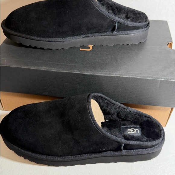 UGG Men\'s Black Slip-On Loafers